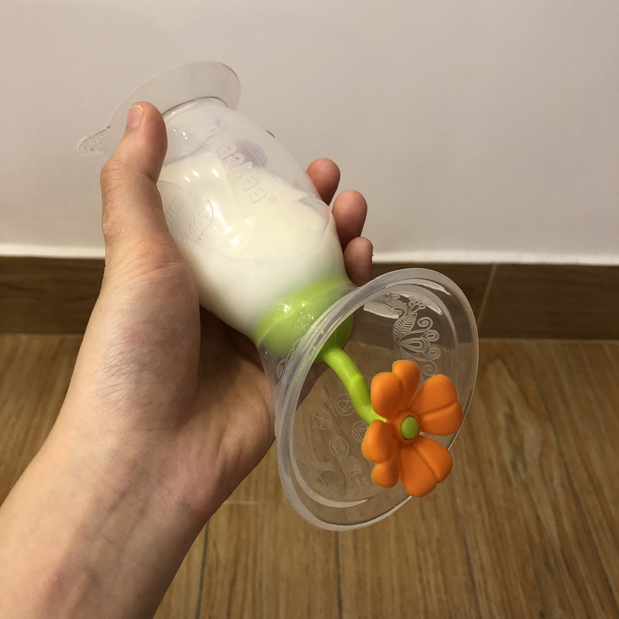 Extractor/recolector de leche con tapón flor gen.2 de silicón (Flor blanca) Haakaa